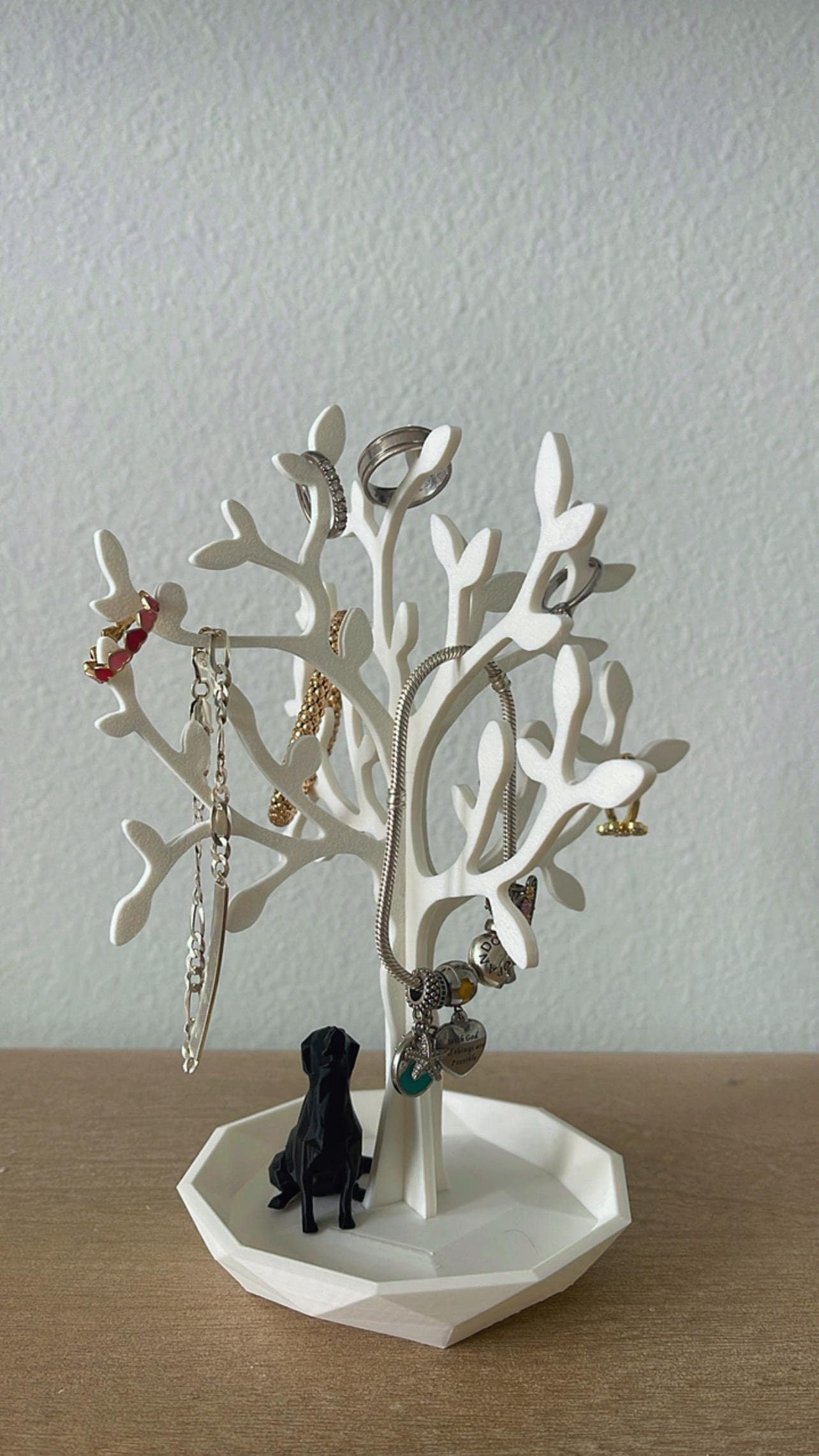Elegant Tree-Shaped Jewelry Holder with Dog