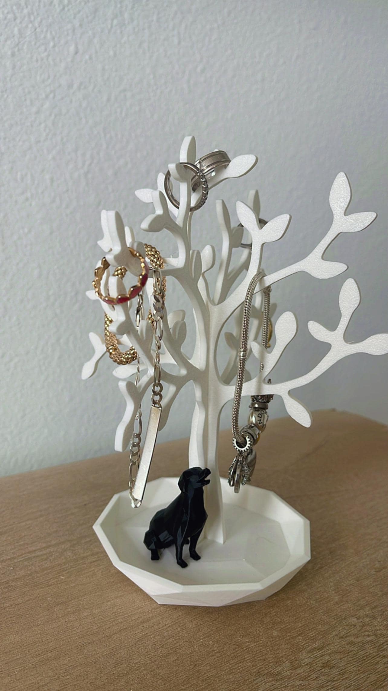 Elegant Tree-Shaped Jewelry Holder with Dog
