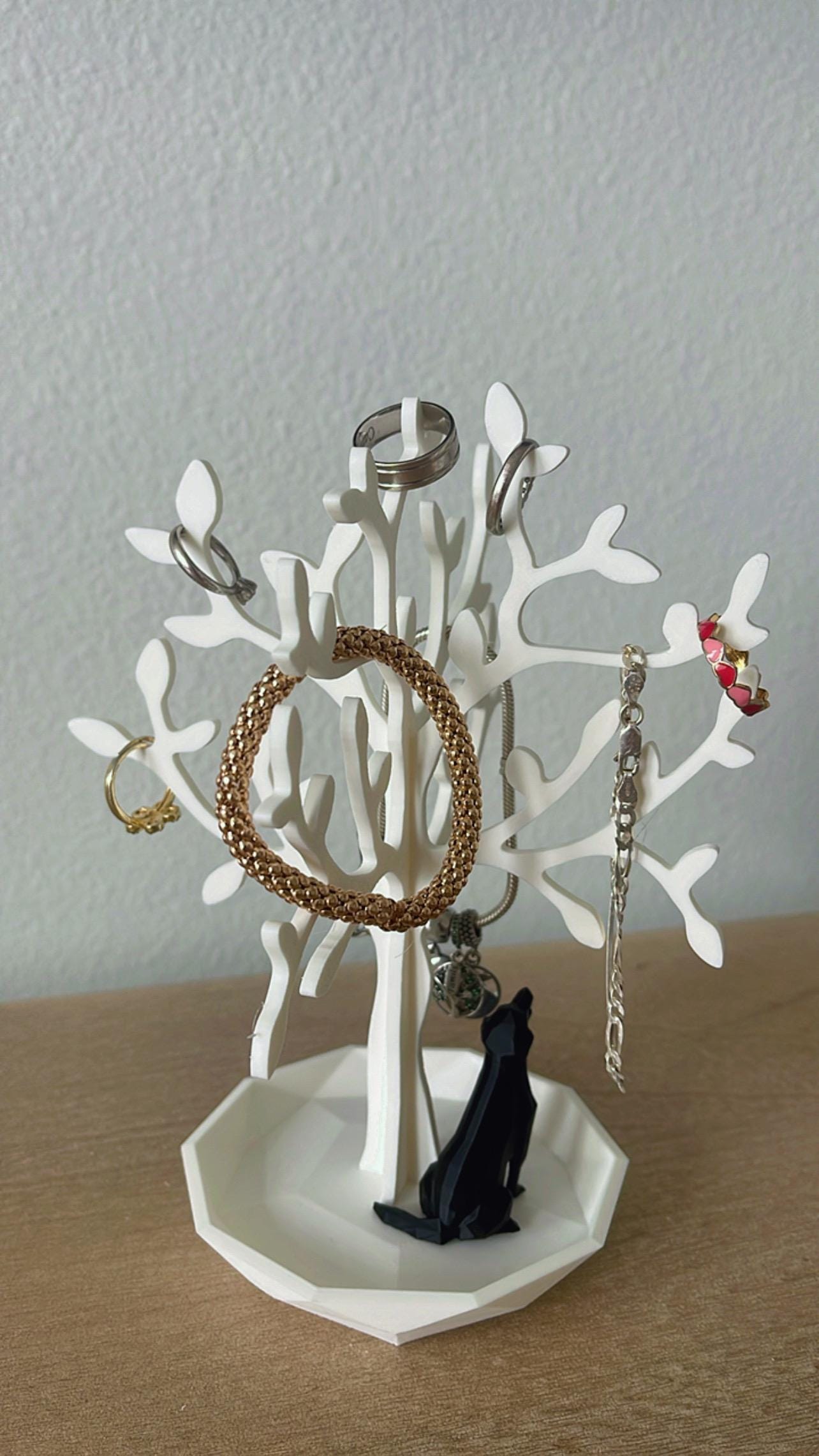 Elegant Tree-Shaped Jewelry Holder with Dog