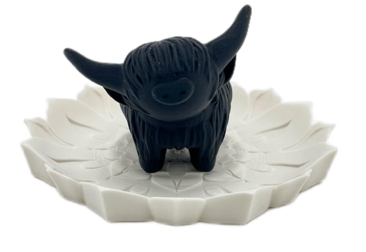 Elegant Highland Cow Ring Holder with Floral Pattern Dish - Unique Jewelry Display - Personalized Ring Organizer - Perfect Engagement